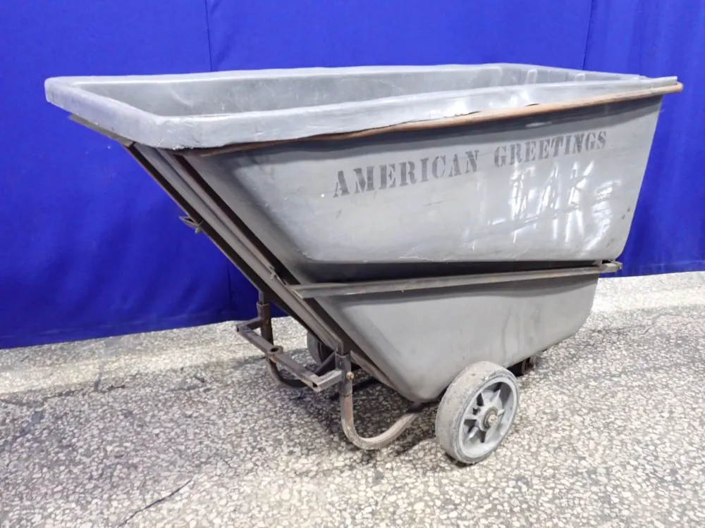 Rubbermaid 1 Cu Yd / 750 Lbs Plastic Tilt Cart