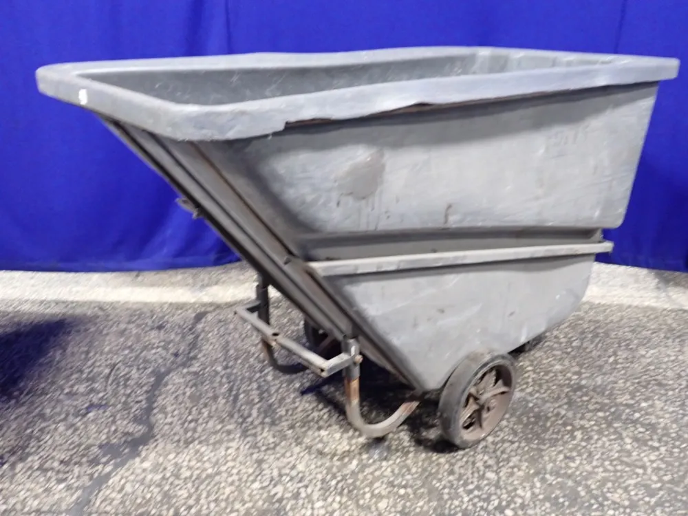 Rubbermaid 1 Cu Yd / 750 Lbs Plastic Tilt Cart