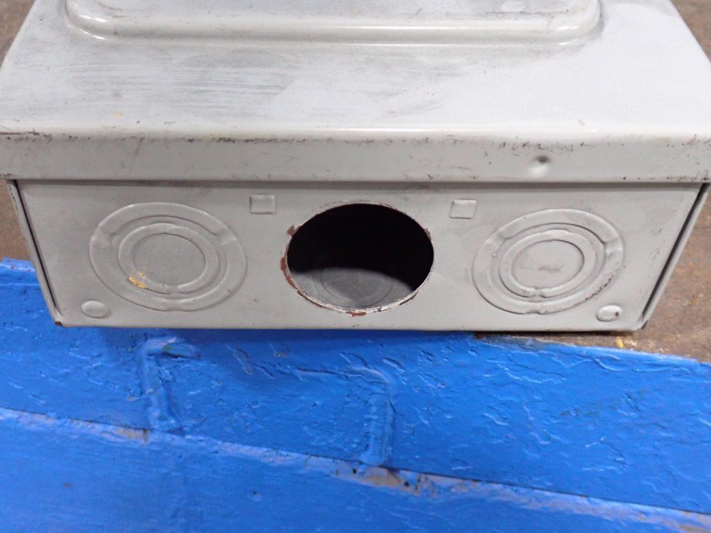 Siemens 60 Amp / 240 Vac Enclosed Switch - Jn422