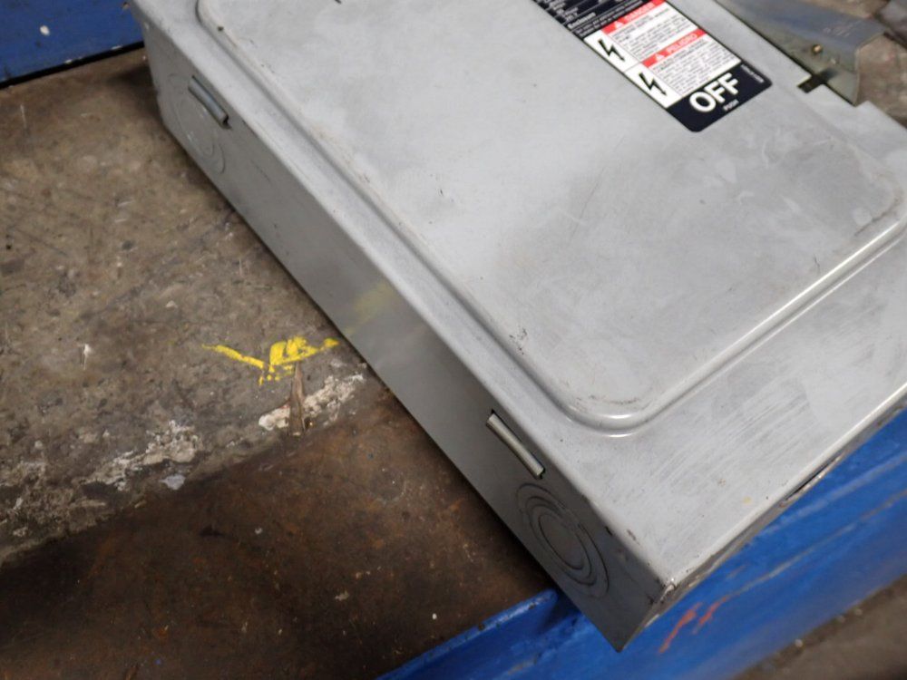 Siemens 60 Amp / 240 Vac Enclosed Switch - Jn422