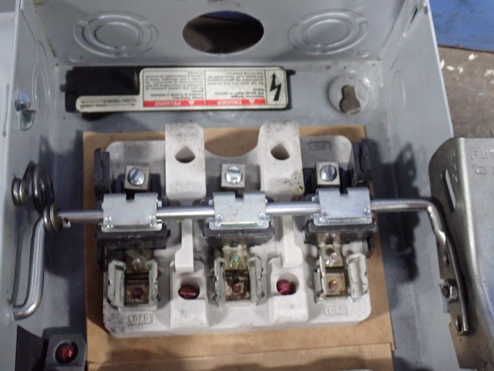 Siemens 60 Amp / 240 Vac Enclosed Switch - Jn422