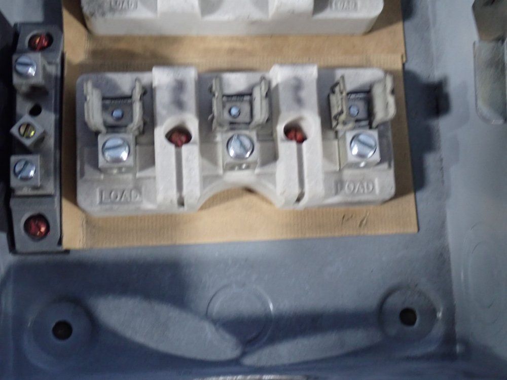 Siemens 60 Amp / 240 Vac Enclosed Switch - Jn422