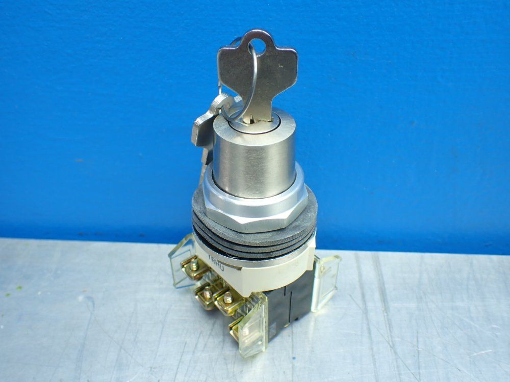 Allen-bradley 2, Selector Switches. 2-position Cylinder Lock - 800t-h4804b