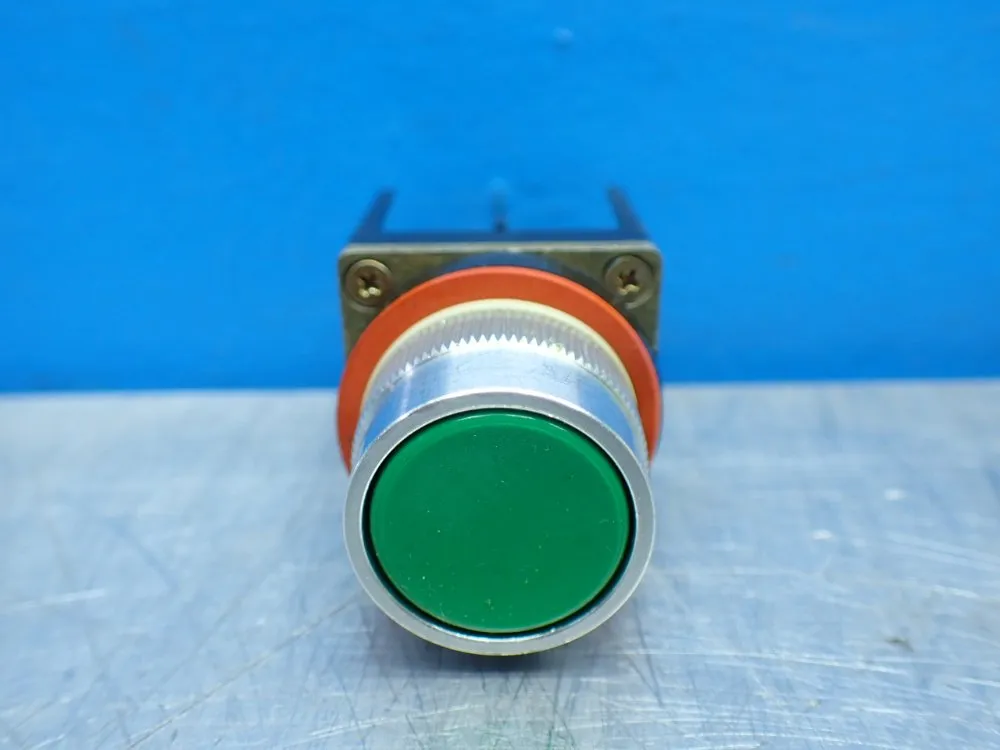 Allen-bradley 3, Small Round Push Buttons. Green Flush Head - 800mr-a1a