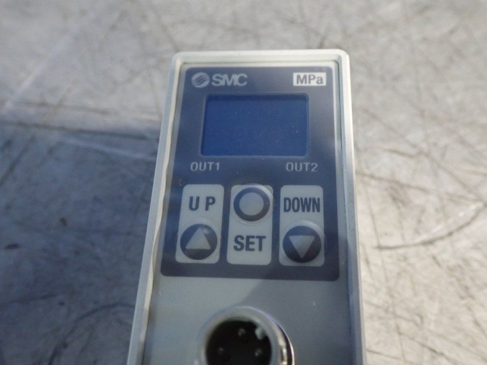 Smc Digital Pressure Switch - Ise75-f02-43-x504