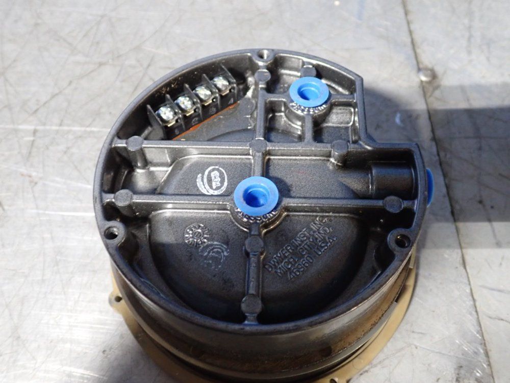 Dwyer Magnehelic Differential Pressure Gauge - N32nan