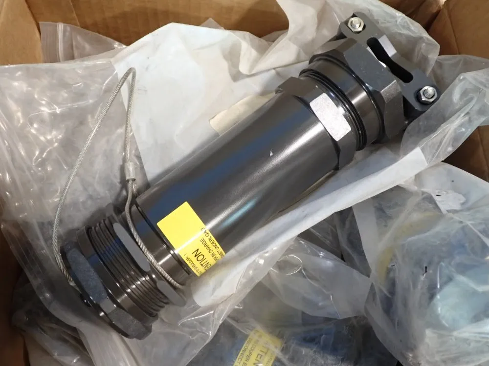 Eaton Inline Plug Shell - Czreml-xx20