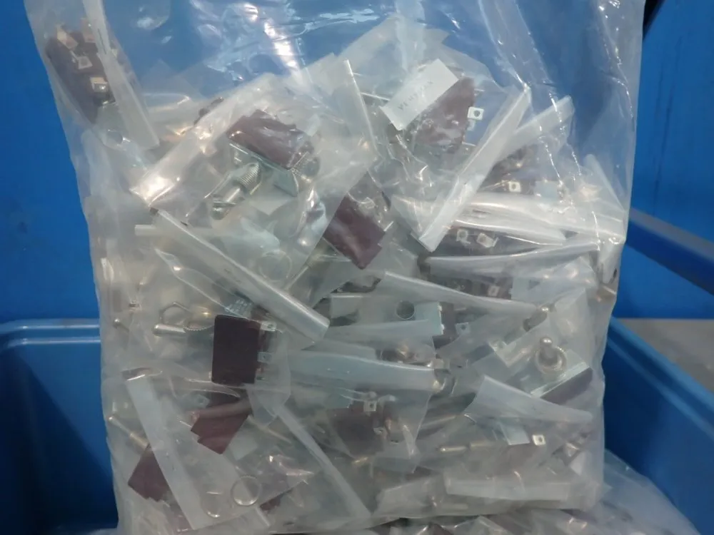 Eaton Toggle Switches - Xtd4b3a