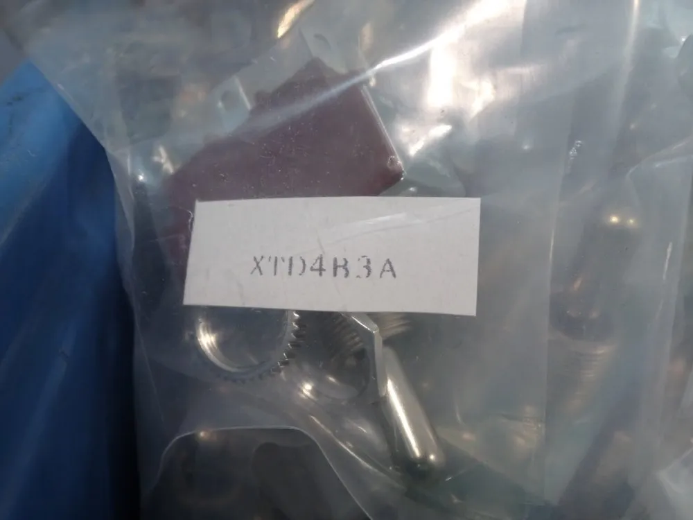 Eaton Toggle Switches - Xtd4b3a