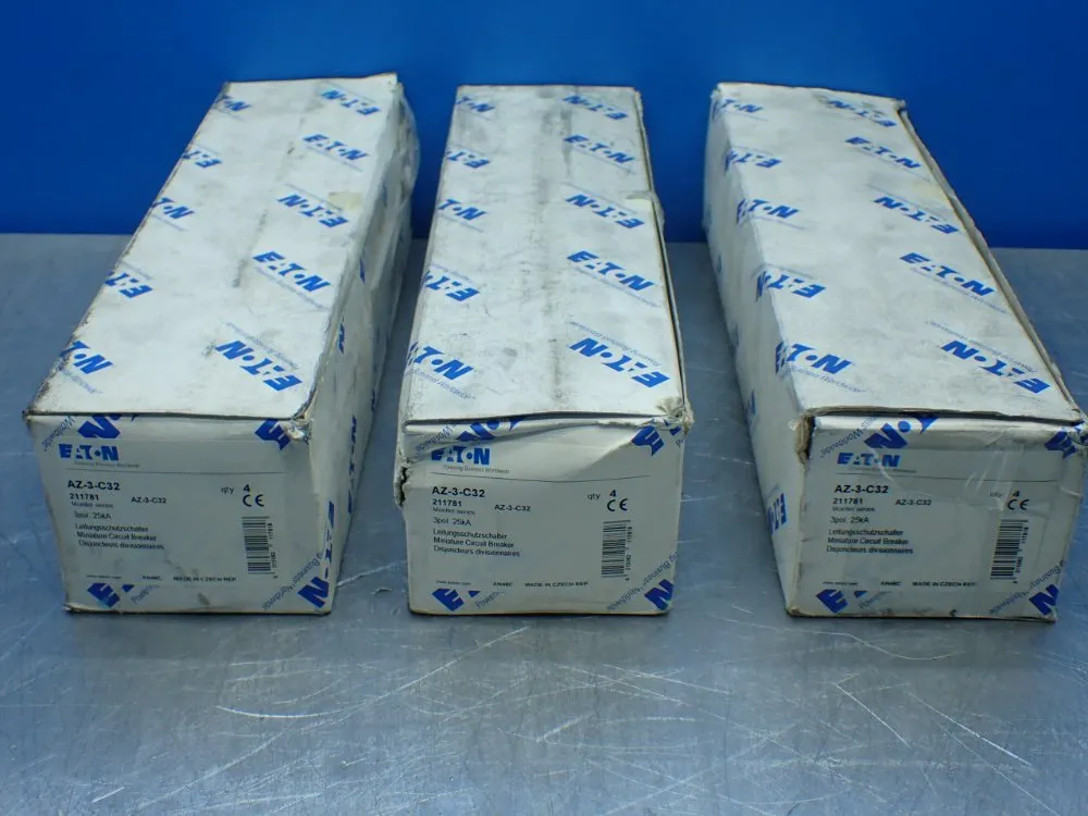 Eaton 12 Miniature Circuit Breakers. - Az-3-c32