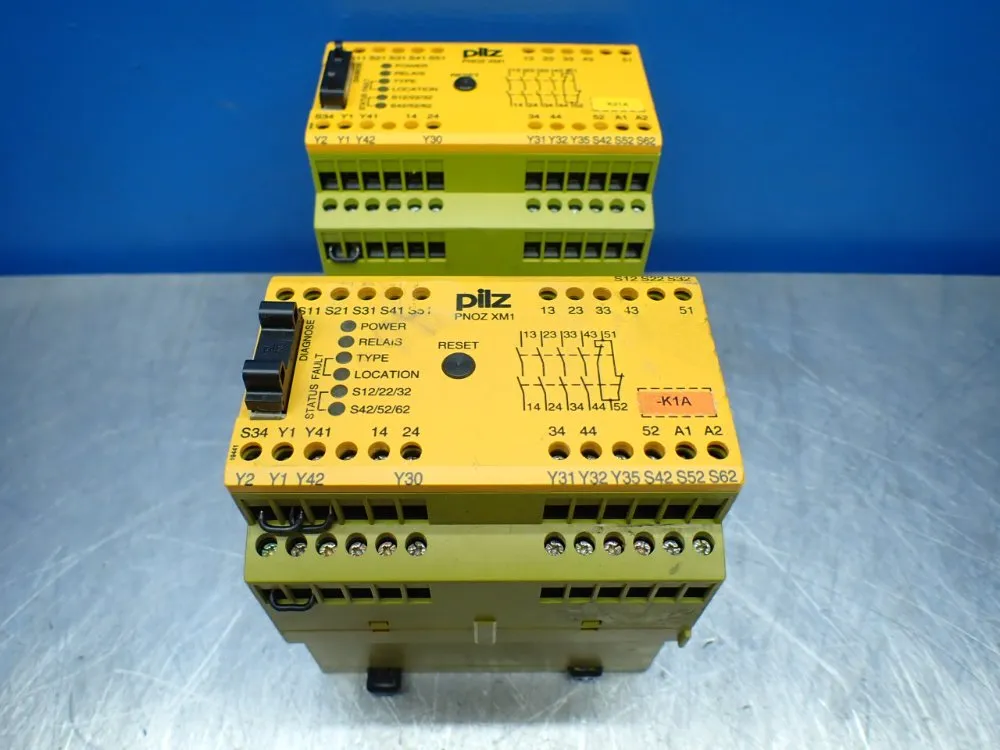 Pilz 2 Safety Relays. Pnoz Xm1 24vdc 4s 10 2h - 774600