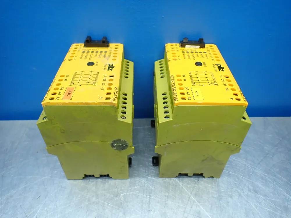 Pilz 2 Safety Relays. Pnoz Xm1 24vdc 4s 10 2h - 774600