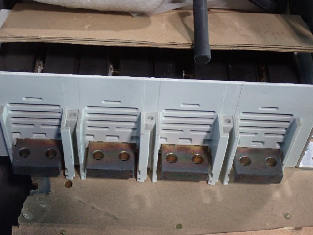 Eaton Molded Case Circuit Breaker Assembly