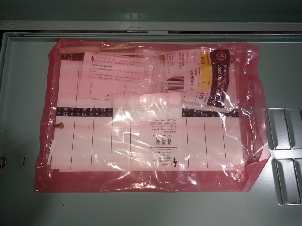 General Electric 200 Amp Load Center - Tm4020rcu