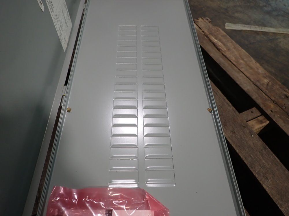 General Electric 200 Amp Load Center - Tm4020rcu