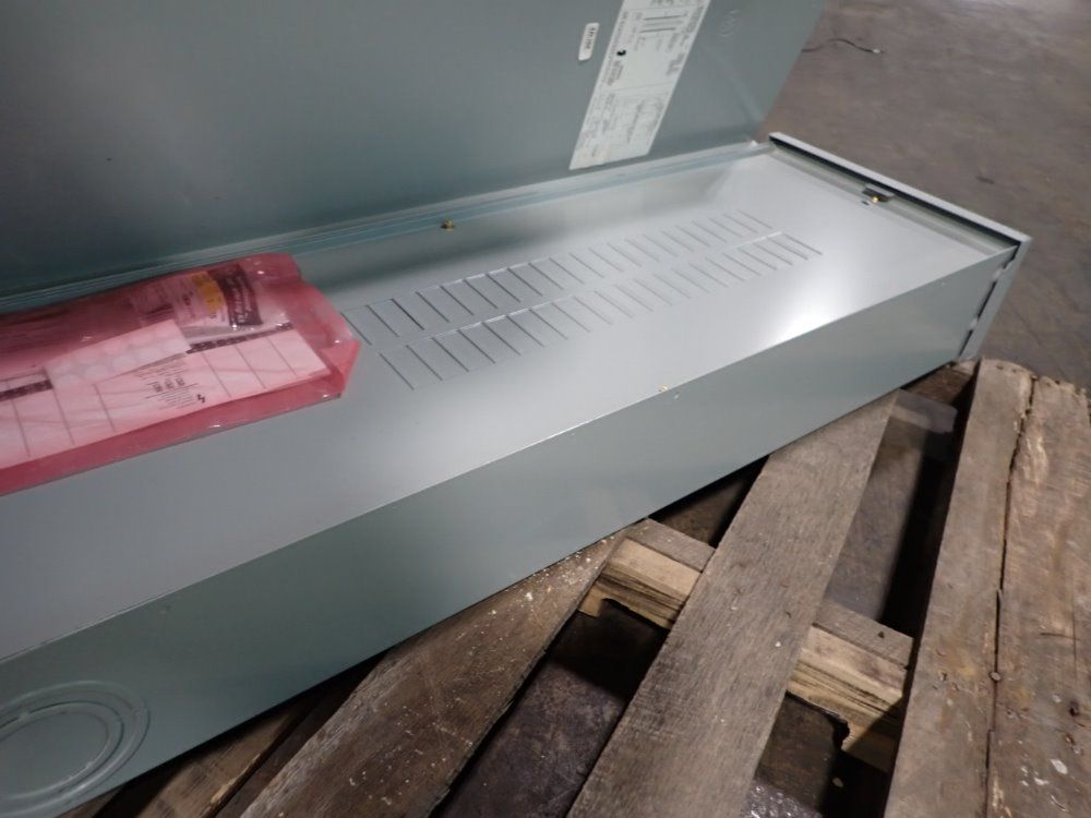 General Electric 200 Amp Load Center - Tm4020rcu