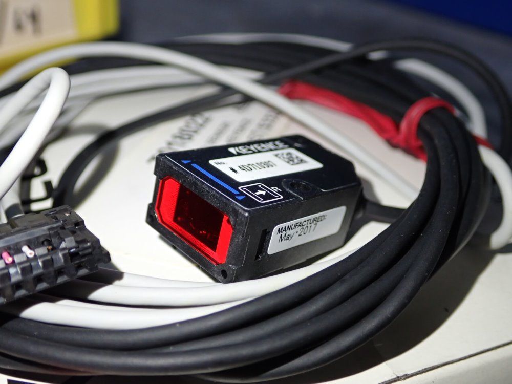 Keyence Laser Sensor - Lv-nh100