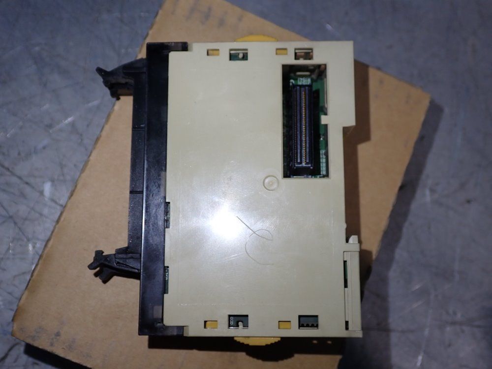 Omron Input/outlet Unit - Cj1w-md563