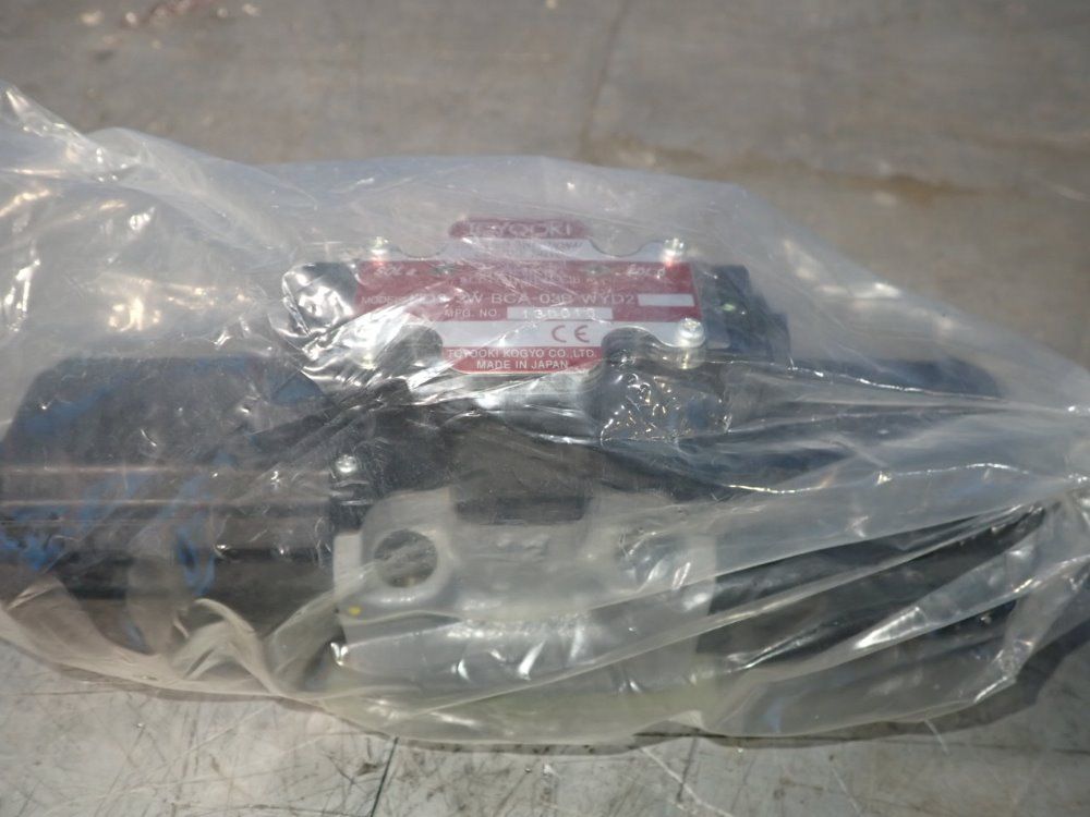 Toyooki Solenoid Directional Control Valve - Hd3-3w-bca-03b-wyd2