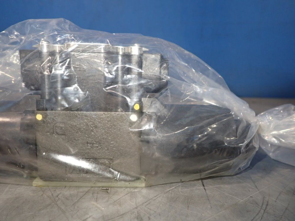 Toyooki Solenoid Directional Control Valve - Hd1-3w-bca-025d-wyd2