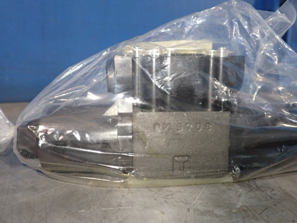 Toyooki Solenoid Directional Control Valve - Hd1-3w-bca-025d-wyd2