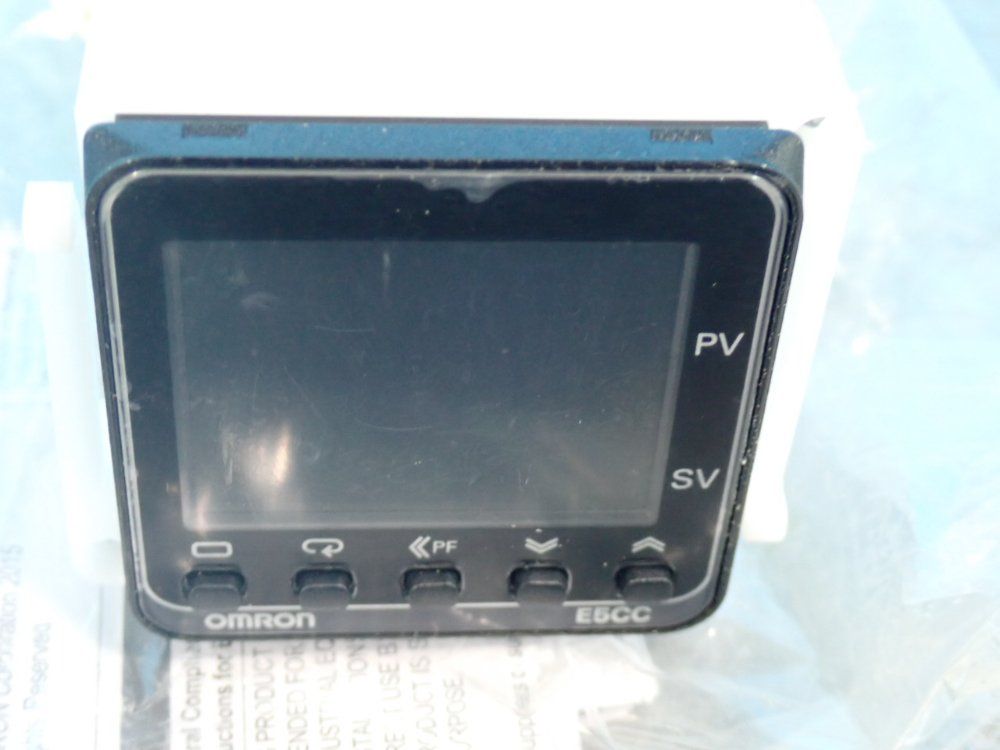 Omron Digital Controller - E5cc-rw2dum-000