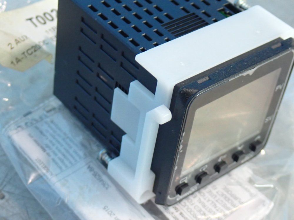 Omron Digital Controller - E5cc-rw2dum-000