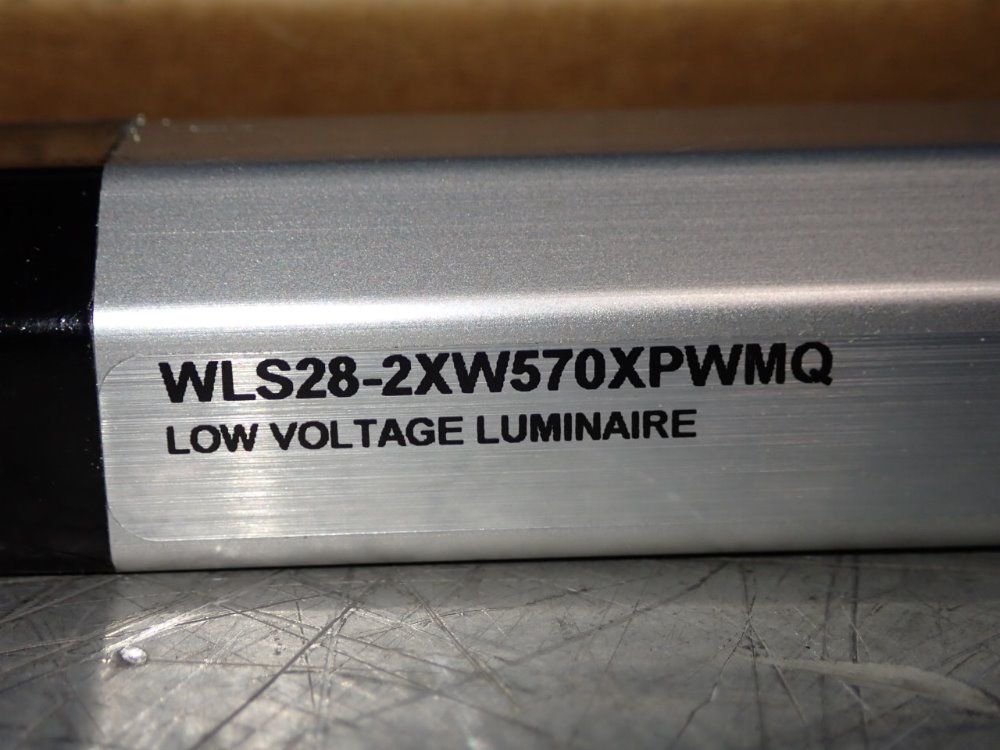 Banner 22 1/4" Low Voltage Luminaire - Wls28-2xw570xpwmq