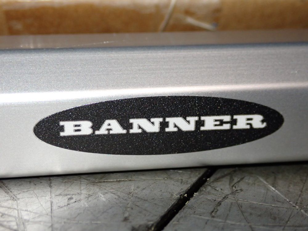 Banner 22 1/4" Low Voltage Luminaire - Wls28-2xw570xpwmq