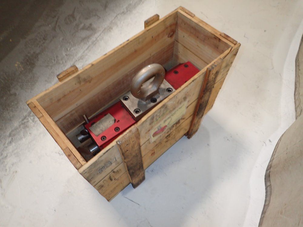 Earth - Chain Lifting Magnet