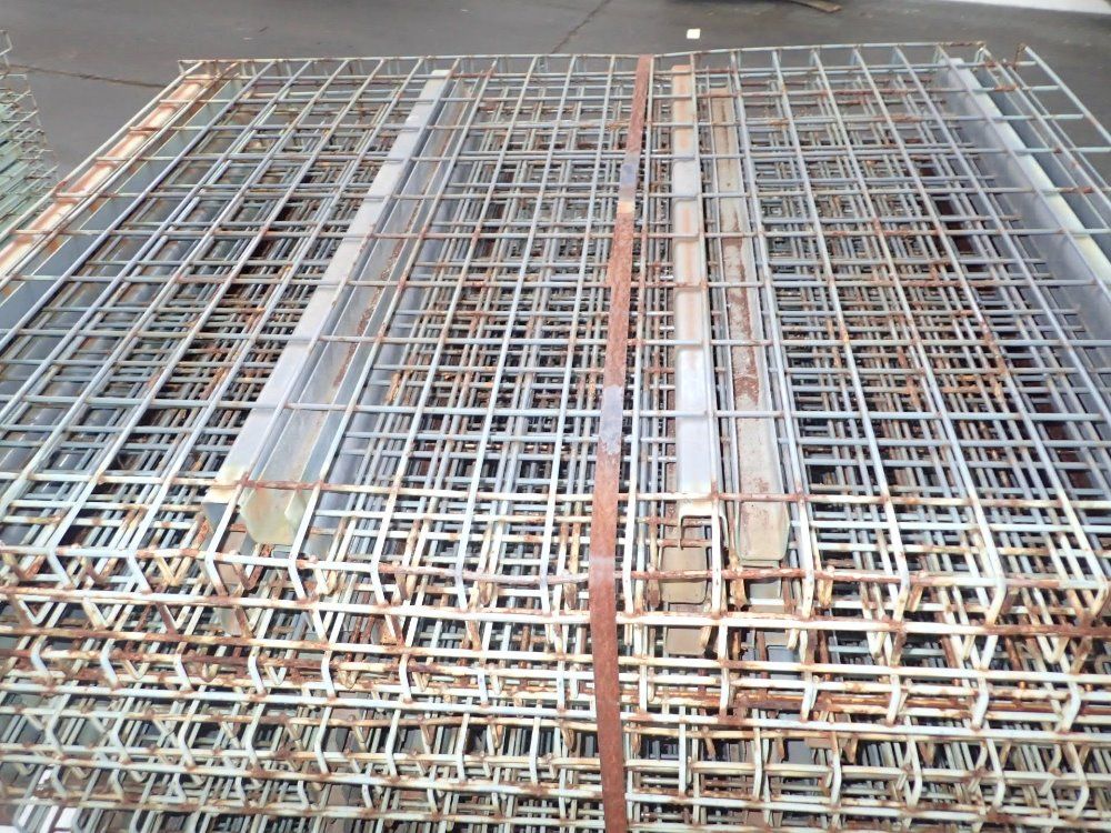 179.99 38''x52'' Wire Decking