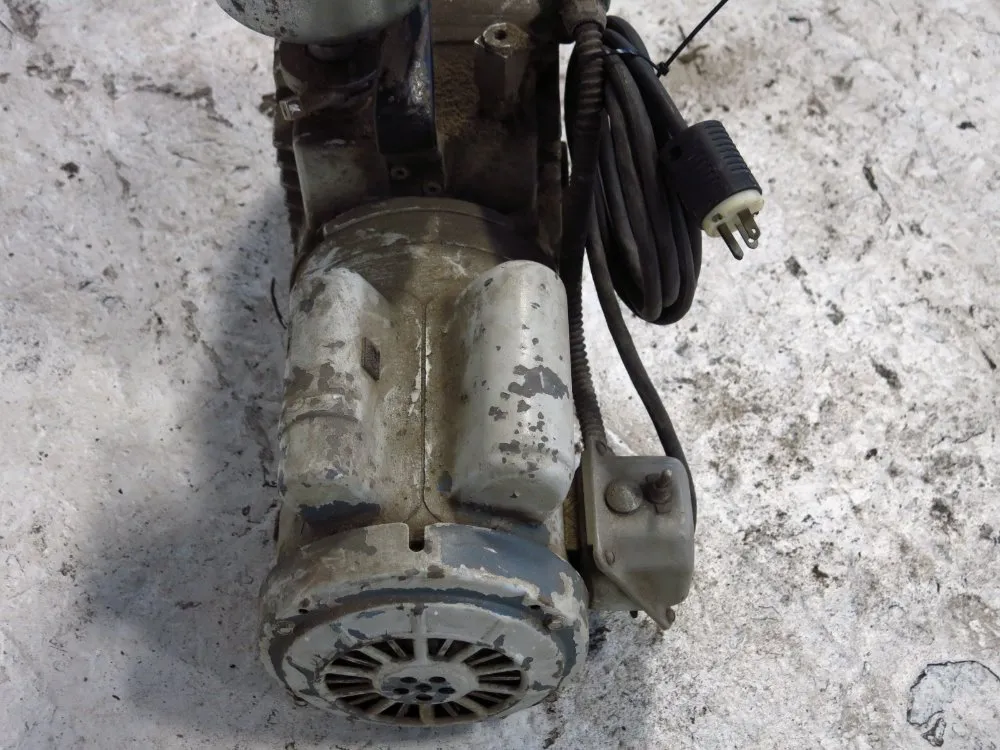 Leybold Heraeus Vacuum Pump