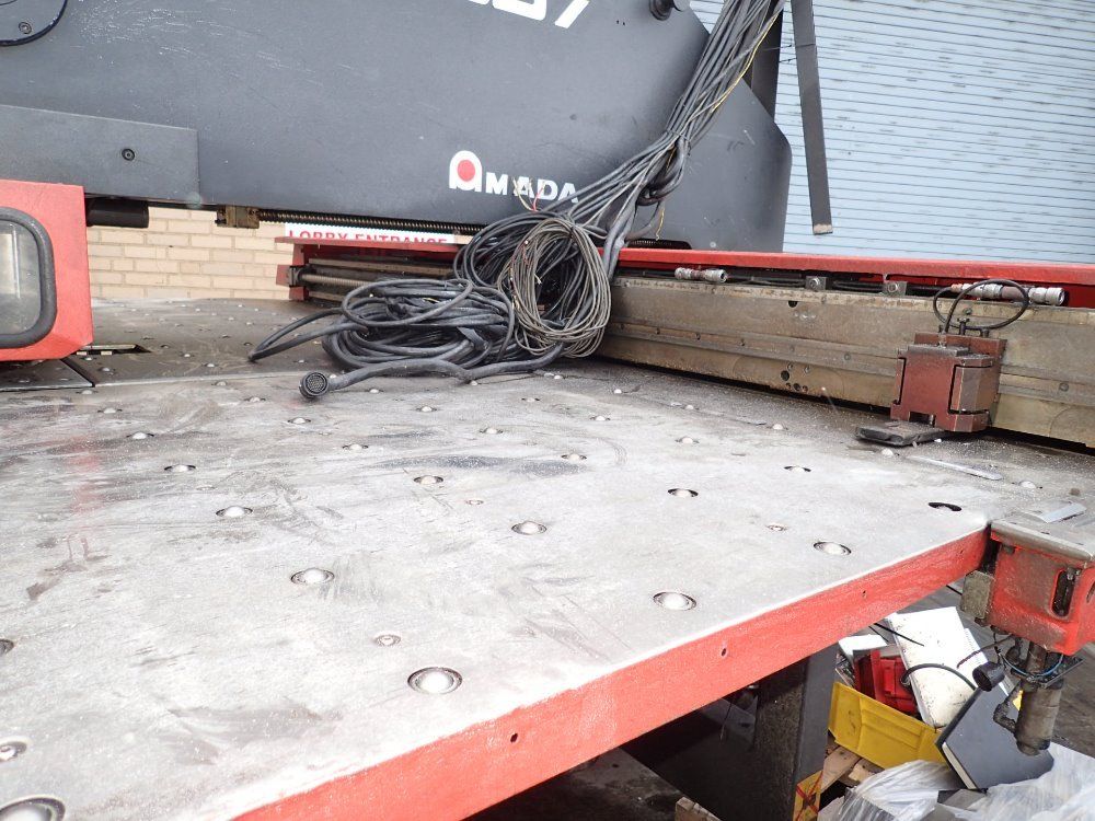 Amada 30 Ton Cnc Turret Punch Press - Vp 305072