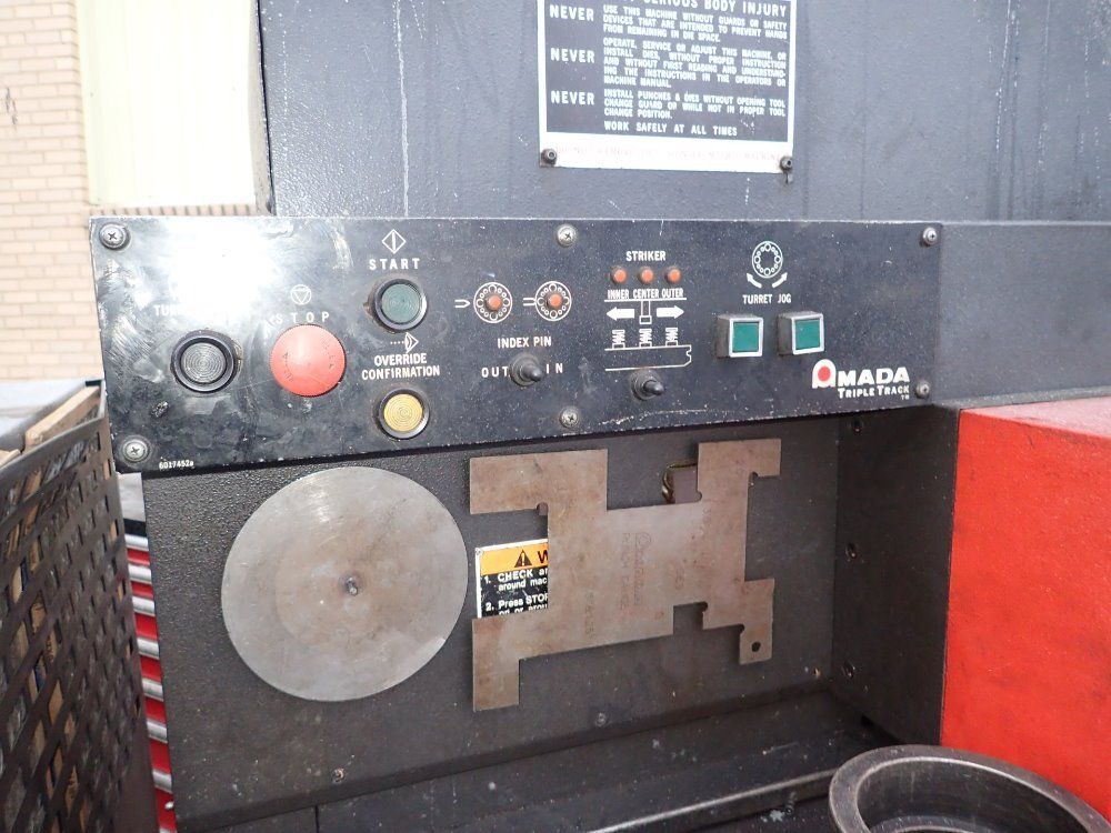 Amada 30 Ton Cnc Turret Punch Press - Vp 305072