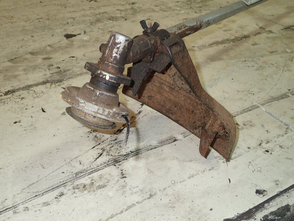 Craftsman 32cc Gas Weed Eater - Bruchwacker