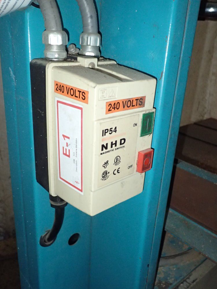 Extrema Vertical Bandsaw