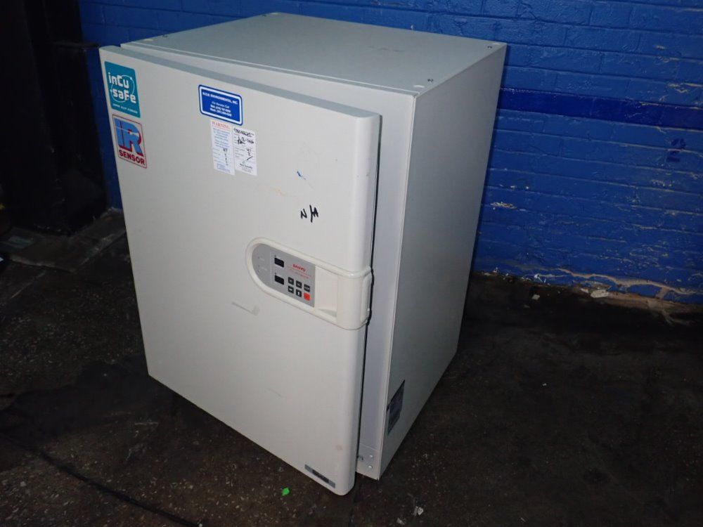 Sanyo Co2 Water Jacket Incubator