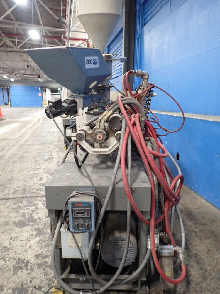 Cincinnati Milacron Injection Molder - Vst55-1.08