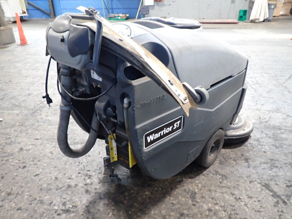 Nilfisk-advance Floor Scrubber