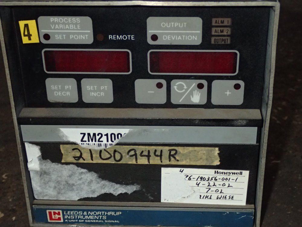Leeds & Northrup Instruments Control