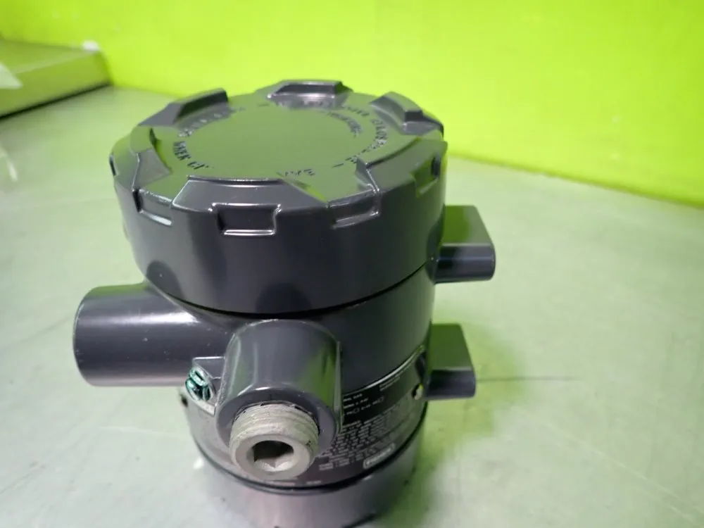 Fisher I2p-100 Pneumatic Transducer - I2p-100