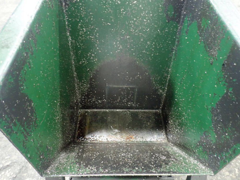 Universal Handling Hopper