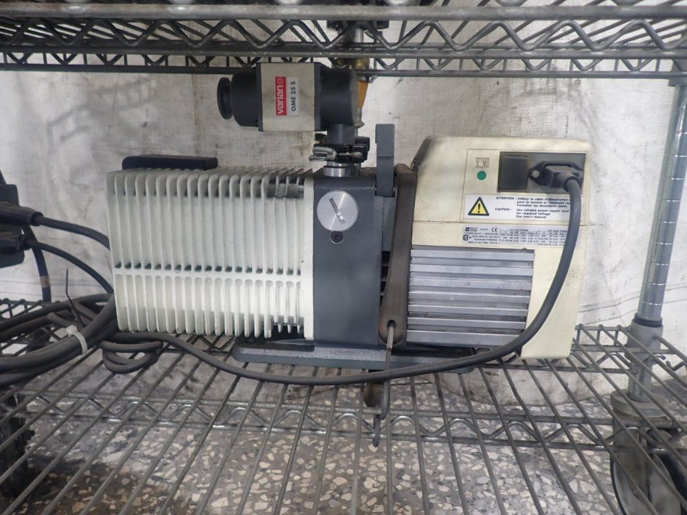 Varian 979 Helium Leak Detector - 979