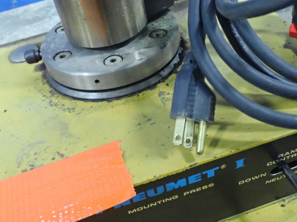 Buehler Ltd Mounting Press