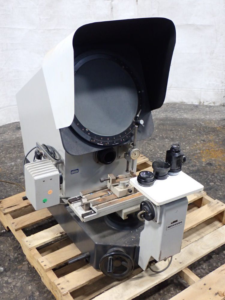 Mitutoyo Optical Comparitor