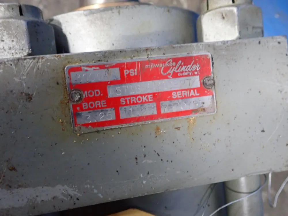 Milwaukee Cylinders Cylinder