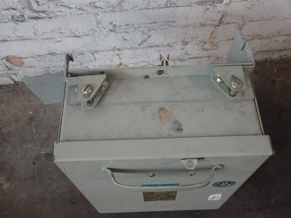 Xl-universal Bus Plug