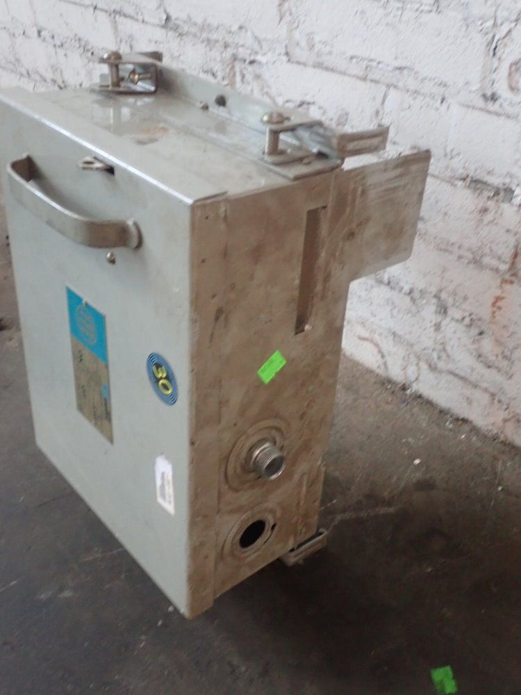 Xl-universal Bus Plug