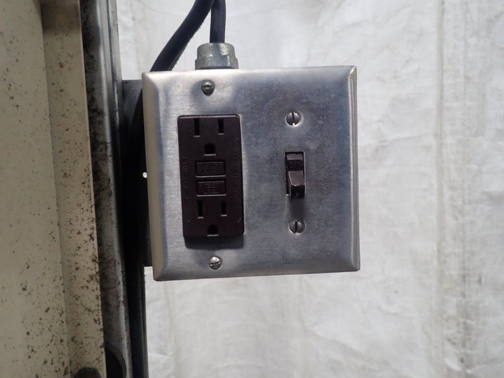 Arma Co Feed Station