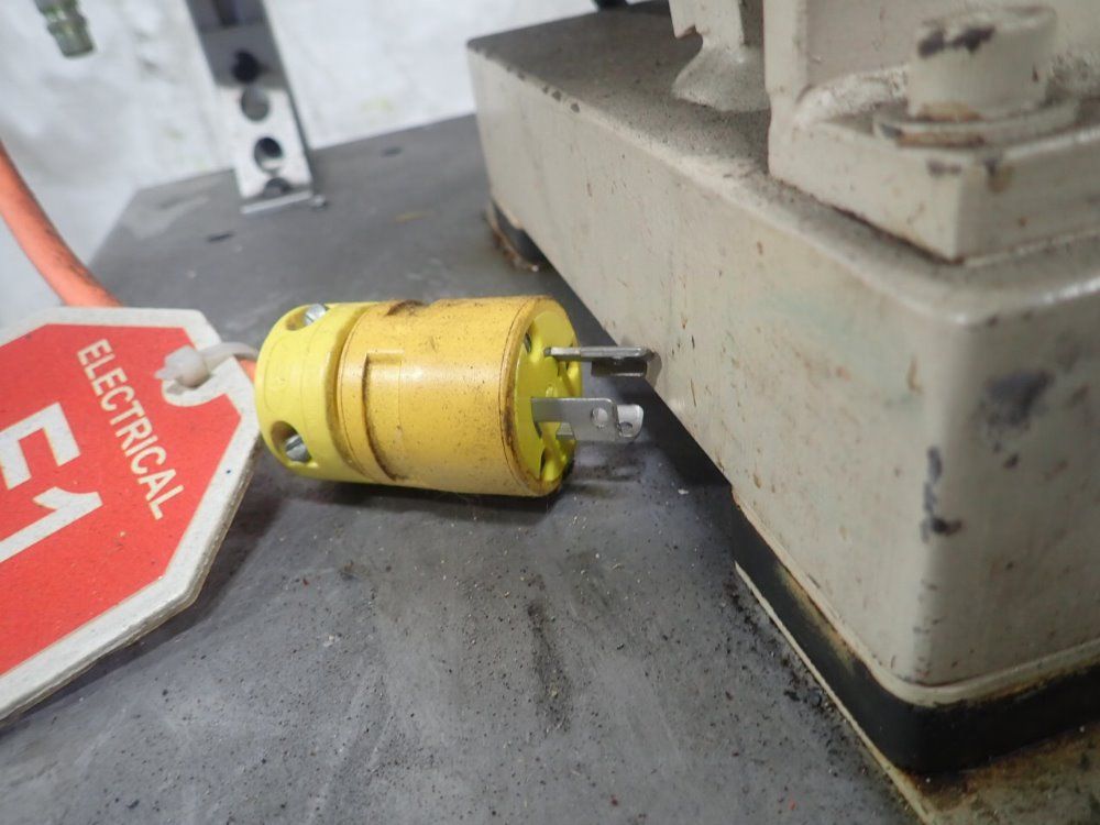 Arma Co Feed Station